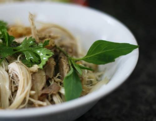Phở khô gà là lựa chọn được nhiều thực khách yêu thích. Ảnh: Minh Đức Phở khô gà là lựa chọn được nhiều thực khách yêu thích. Ảnh: Minh Đức