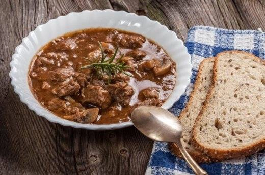 Người dân Hungary cực kì thích món súp bò nấu Người dân Hungary cực kì thích món súp bò nấu
