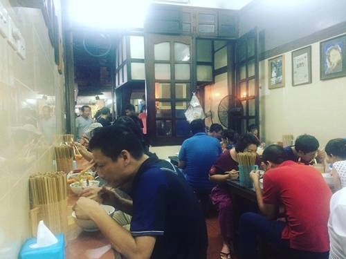 Quán áp dụng phương thức “trả tiền trước, phục vụ sau”. Ảnh: Phiêu Linh