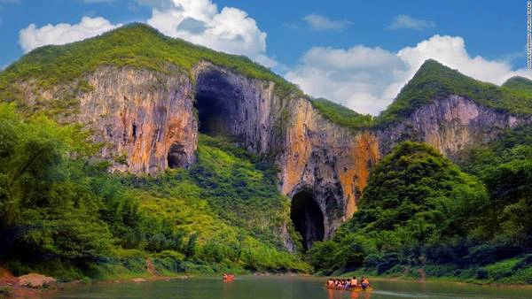 Con sông Getu với ánh mặt trời chiếu rọi trên những vách đá uốn lượn là nơi thu hút nhiều nhà leo núi khắp nơi trên thế giới. Con sông Getu với ánh mặt trời chiếu rọi trên những vách đá uốn lượn là nơi thu hút nhiều nhà leo núi khắp nơi trên thế giới.