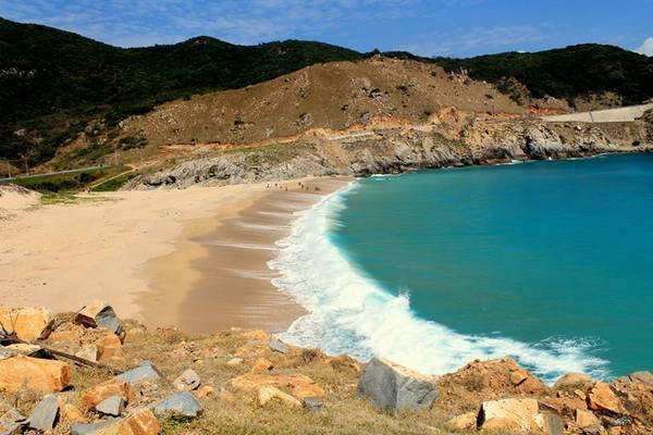 Bạn có thể dựng lều trại qua đêm và ngắm mình minh lên ở Bãi Chuối. Bạn có thể dựng lều trại qua đêm và ngắm mình minh lên ở Bãi Chuối.