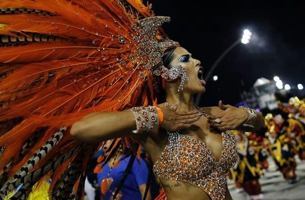 Dia de Acao de Gracas, Brazil: Ở Brazil, lễ Tạ Ơn còn khá mới mẻ nhưng được đón nhận một cách nồng nhiệt. Năm 1949, cố tổng thống Gaspar Dutra đã đưa lễ hội này về Brazil sau chuyến thăm nước Mỹ. Dia de Acao de Gracas được tổ chức với những bữa tiệc sôi động, các lễ hội carnival, và không thể thiếu món gà tây. Ảnh: ABC News. Dia de Acao de Gracas, Brazil: Ở Brazil, lễ Tạ Ơn còn khá mới mẻ nhưng được đón nhận một cách nồng nhiệt. Năm 1949, cố tổng thống Gaspar Dutra đã đưa lễ hội này về Brazil sau chuyến thăm nước Mỹ. Dia de Acao de Gracas được tổ chức với những bữa tiệc sôi động, các lễ hội carnival, và không thể thiếu món gà tây. Ảnh: ABC News.