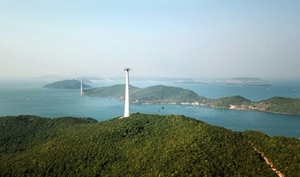 Đây là hạng mục đầu tiên và quan trọng nhất trong quần thể vui chơi giải trí biển Sun World Hon Thom Nature Park mà Tập đoàn Sun Group đang xây dựng tại Nam đảo.