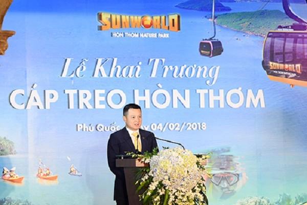 Ông Đặng Minh Trường, Phó Chủ tịch, Tổng giám đốc Tập đoàn Sun Group cũng đánh giá tiềm năng du lịch Phú Quốc khó nơi nào trên thế giới sánh được, kể cả Maldives hay Bali (Indonesia), Phuket (Thái Lan). Tuy nhiên, tốc độ tăng trưởng của du lịch Phú Quốc nhiều năm qua vẫn chưa xứng đáng với những tiềm năng thiên phú đó.  Năm 2017, Phú Quốc đã đón xấp xỉ 3 triệu lượt khách. Dù đã tăng hơn gấp đôi năm 2016, nhưng vẫn cách xa so với hơn 8 triệu lượt khách đến Phuket hàng năm. Ngoài vẻ đẹp thiên nhiên, du lịch Phú Quốc không có nhiều trải nghiệm vui chơi giải trí hấp dẫn, dịch vụ còn nghèo nàn, đặc biệt là ở khu vực Nam đảo.