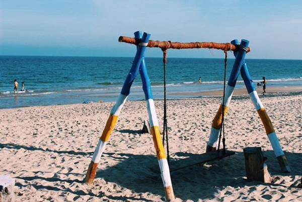Bãi tắm xanh sạch, nước rất trong. Bãi tắm xanh sạch, nước rất trong.