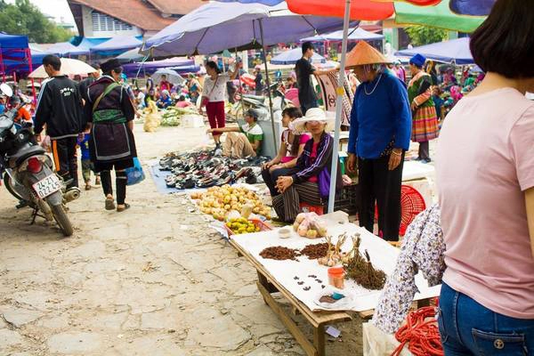 Khung cảnh tấp nập trong phiên chợ Bắc Hà - chợ phiên lớn nhất vùng Tây Bắc.