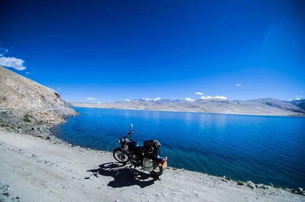 Ladakh còn được mệnh danh là Tiểu Tây Tạng, vì tiếp giáp với Tây Tạng và có một phần khá lớn người Phật giáo Tây Tạng sống ở Ladakh.
