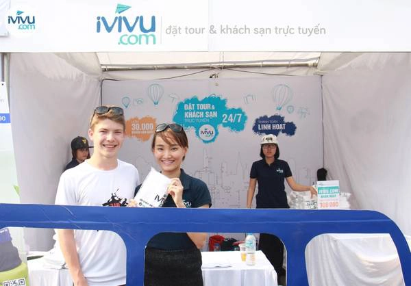 Rất nhiều món quà xinh xắn từ iVIVU.com đã được lần lượt trao đến những vị khách tham gia trò chơi cùng iVIVU.com.