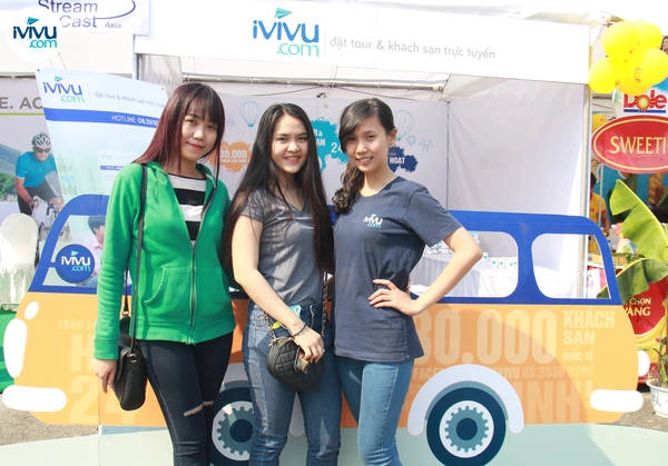 Với sự nhiệt tình và tận tâm của mình, đội ngũ nhân viên của iVIVU.com chắc chắn đã để lại những hình ảnh tốt đẹp trong mắt những người tham gia cuộc chạy bộ HCMC Run 2015. Ảnh: iVIVU.com