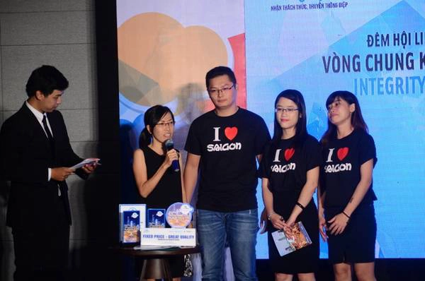 Các đội đang trả lời câu hỏi từ các Ban giám khảo. Ảnh: Integrity Me Các đội đang trả lời câu hỏi từ các Ban giám khảo