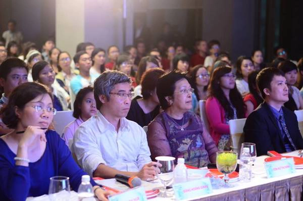 Ban giám khảo từ trái qua: Bà Đào Thị Nga, ông Đặng Hoàng Giang, bà Tôn Nữ Thị Ninh, ông Trần Thanh Sơn. Ảnh: Integrity Me Ban giám khảo từ trái qua: Bà Đào Thị Nga, ông Đặng Hoàng Giang, bà Tôn Nữ Thị Ninh, ông Trần Thanh Sơn.