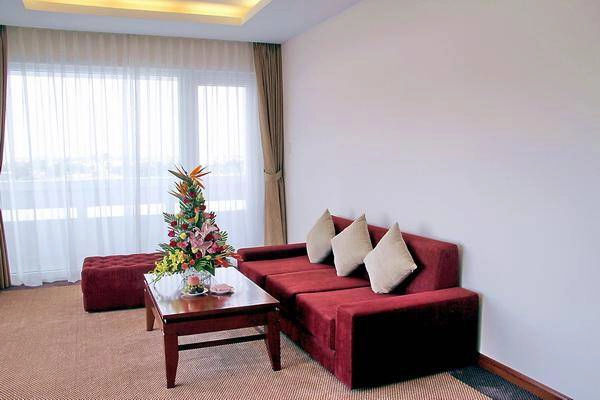 Century Grand Suite tại Khách sạn Century Riverside Huế.