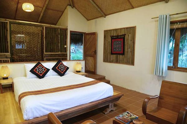 Puluong Retreat có 3 loại phòng: Nhà sàn tập thể, Deluxe Bungalow và Suite Bungalow. Puluong Retreat có 3 loại phòng: Nhà sàn tập thể, Deluxe Bungalow và Suite Bungalow.
