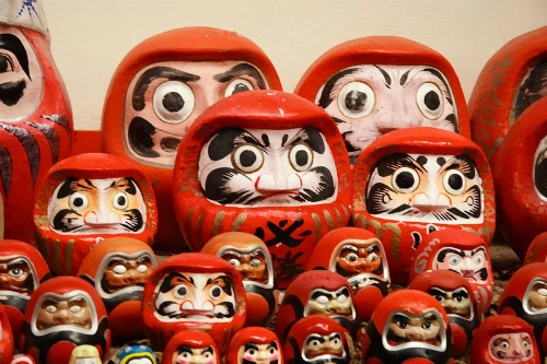 Búp bê may mắn Daruma ra đời vào thời đại Edo. Ảnh: JC. Búp bê may mắn Daruma ra đời vào thời đại Edo. Ảnh: JC.