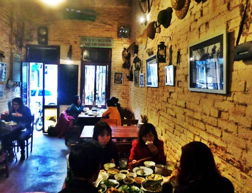 quan-an-goi-nho-thoi-bao-cap-o-ha-noi-ivivu-6