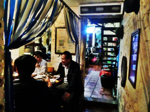 quan-an-goi-nho-thoi-bao-cap-o-ha-noi-ivivu-11