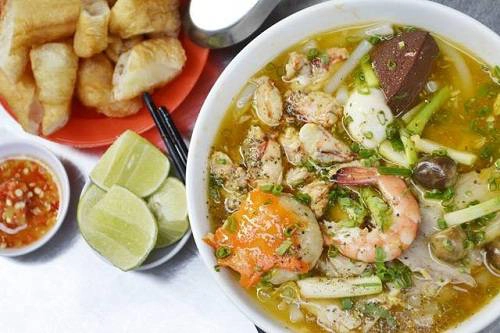 Tô bánh canh cua xé có giá 35.000 đồng. Ảnh: Lê Nga.