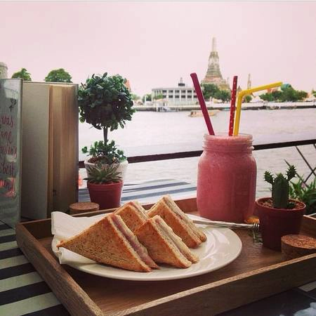Menu ở Vivi cũng là một điểm sáng với khá nhiều món bánh ngọt hấp dẫn cùng nhiều lựa chọn thức uống khác nhau, vừa đủ để bạn có được một chiều thư thái tại Bangkok. Ảnh: vivi_coffeeplace Menu ở Vivi cũng là một điểm sáng với khá nhiều món bánh ngọt hấp dẫn cùng nhiều lựa chọn thức uống khác nhau, vừa đủ để bạn có được một chiều thư thái tại Bangkok. Ảnh: vivi_coffeeplace