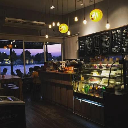 Những chiếc bánh xinh đẹp như những nàng công chúa tí hon được bày bán ở đây khiến bạn chẳng thể cưỡng lại được việc muốn gọi hết chúng cho mình. Ảnh: ivi_coffeeplace Những chiếc bánh xinh đẹp như những nàng công chúa tí hon được bày bán ở đây khiến bạn chẳng thể cưỡng lại được việc muốn gọi hết chúng cho mình. Ảnh: ivi_coffeeplace