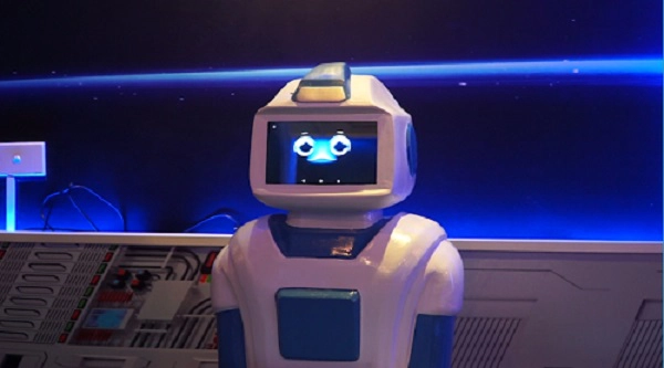 Sau nhiều tháng nghiên cứu và thử nghiệm, cả nhóm cho ra đời robot Mortar, tên được đặt theo một loại súng cối, chiều cao 130 cm, nặng 20 kg và có thể hoạt động liên tục trong 15 tiếng khi sạc đầy điện. Đây cũng là con robot duy nhất được sử dụng tại quán cà phê này. Sau nhiều tháng nghiên cứu và thử nghiệm, cả nhóm cho ra đời robot Mortar, tên được đặt theo một loại súng cối, chiều cao 130 cm, nặng 20 kg và có thể hoạt động liên tục trong 15 tiếng khi sạc đầy điện. Đây cũng là con robot duy nhất được sử dụng tại quán cà phê này.