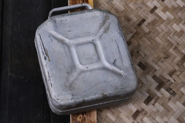 Quán do hai thanh niên tự tay xây dựng, từ khâu lên ý tưởng, sưu tầm hiện vật cho đến xây dựng. Họ mất 4 năm mới sưu tầm được các hiện vật gợi nhớ đến quá khứ cách đây 30-40 năm. Quán do hai thanh niên tự tay xây dựng, từ khâu lên ý tưởng, sưu tầm hiện vật cho đến xây dựng. Họ mất 4 năm mới sưu tầm được các hiện vật gợi nhớ đến quá khứ cách đây 30-40 năm.