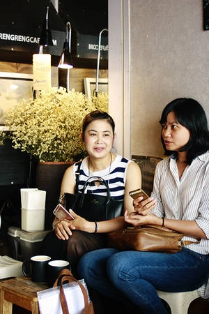 Hầu hết thực khách đến quán đều chỉ mong tìm chỗ ngồi yên ắng, thoát khỏi những ồn ào của phố xá. Ảnh: Phong Vinh