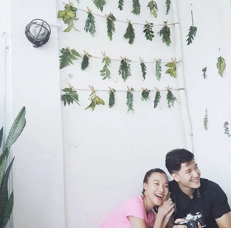 Á Hậu Hoàng Oanh và bạn trai - hot boy Huỳnh Anh cũng thường ghé quán. Á Hậu Hoàng Oanh và bạn trai - hot boy Huỳnh Anh cũng thường ghé quán.