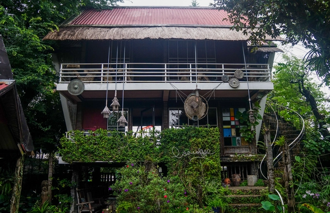 Nhiều năm nay, quán cà phê trên đường Phan Chu Trinh mang nét văn hóa các dân tộc Tây Nguyên là điểm đến thường xuyên của du khách khi đến với thành phố Kon Tum (tỉnh Kon Tum). Nhiều năm nay, quán cà phê trên đường Phan Chu Trinh mang nét văn hóa các dân tộc Tây Nguyên là điểm đến thường xuyên của du khách khi đến với thành phố Kon Tum (tỉnh Kon Tum).