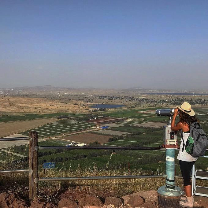 Ngoài không gian uống cà phê, du khách có thể ngắm cảnh từ đài quan sát để nhìn sang lãnh thổ Syria. Quán mở cửa từ 9h đến 17h hàng ngày, không đón khách nếu trời có tuyết rơi. Ảnh: Paty Kao. Ngoài không gian uống cà phê, du khách có thể ngắm cảnh từ đài quan sát để nhìn sang lãnh thổ Syria. Quán mở cửa từ 9h đến 17h hàng ngày, không đón khách nếu trời có tuyết rơi. Ảnh: Paty Kao.