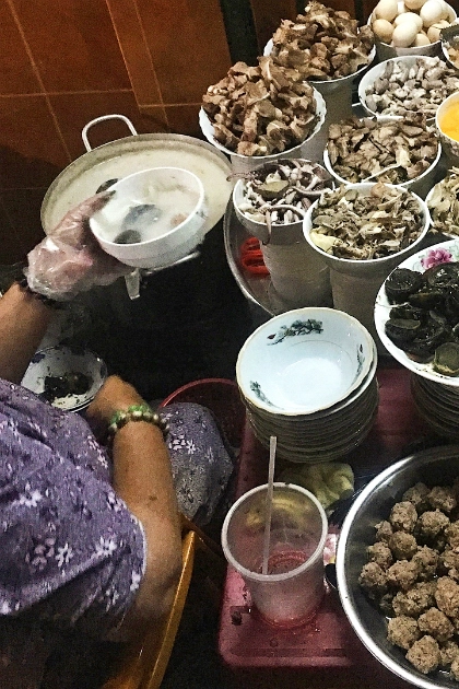 Quán cháo sườn mở cửa từ 17h đến 9h sáng hôm sau. Ảnh: An. Quán cháo sườn mở cửa từ 17h đến 9h sáng hôm sau. Ảnh: An.