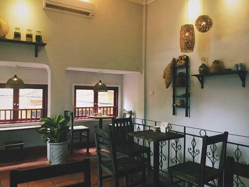 Quán tuy không rộng nhưng có nhiều góc thú vị. Quán tuy không rộng nhưng có nhiều góc thú vị.