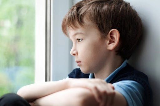 các hành vi của trẻ tự kỷ