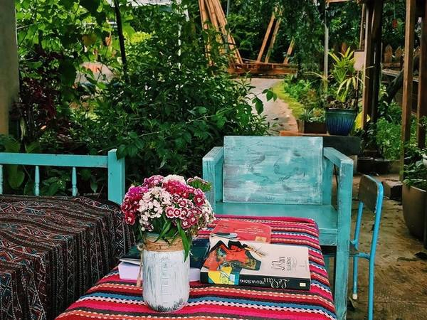 Đến đây bạn còn có thể chơi cùng những chú cún đáng yêu, không hề lạ người, lúc nào cũng quanh quẩn dưới chân. Với mô hình này, những điểm đến hấp dẫn của Đà Lạt như nối dài, vừa quen vừa lạ với cả những người đã ghé nhiều lần. Đến đây bạn còn có thể chơi cùng những chú cún đáng yêu, không hề lạ người, lúc nào cũng quanh quẩn dưới chân. Với mô hình này, những điểm đến hấp dẫn của Đà Lạt như nối dài, vừa quen vừa lạ với cả những người đã ghé nhiều lần.