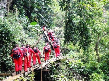 quang-binh-khai-truong-tuyen-du-lich-kham-pha-mao-hiem-hang-dong-tu-lan-2-ivivu