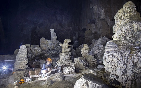 Ngày thứ 3, du khách đi bộ khoảng 5 tiếng để trở lại đường 20 Quyết Thắng. Tour có giá bán gần 10 triệu đồng, dành cho du khách từ 12 tuổi trở lên. Ngày thứ 3, du khách đi bộ khoảng 5 tiếng để trở lại đường 20 Quyết Thắng. Tour có giá bán gần 10 triệu đồng, dành cho du khách từ 12 tuổi trở lên.
