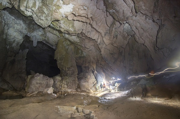 Mỗi tour kéo dài 3 ngày có tối đa 14 khách. Để thám hiểm hệ thống hang này, du khách phải có đủ sức khoẻ để băng rừng, lội suối hay bơi trong hang động. Mỗi tour kéo dài 3 ngày có tối đa 14 khách. Để thám hiểm hệ thống hang này, du khách phải có đủ sức khoẻ để băng rừng, lội suối hay bơi trong hang động.