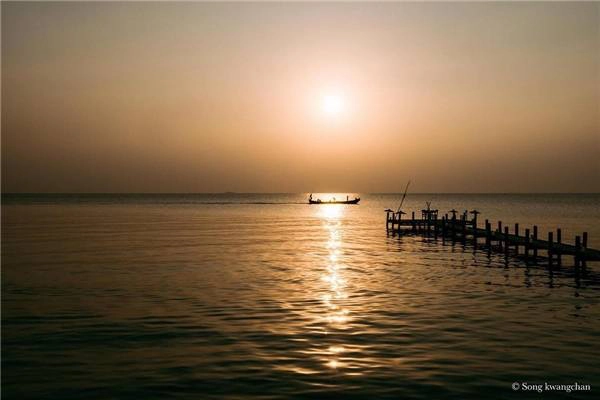 Koh Tonsay trầm mặc trong ánh hoàng hôn. (Ảnh: Instagram) Koh Tonsay trầm mặc trong ánh hoàng hôn. (Ảnh: Instagram)