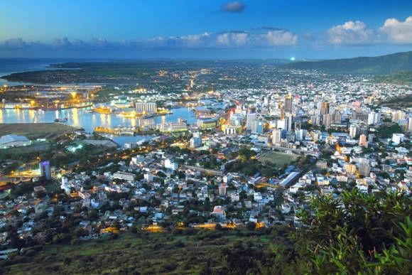  Toàn cảnh thành phố Port Louis nhìn từ trên cao. Ảnh: wikipedia.
