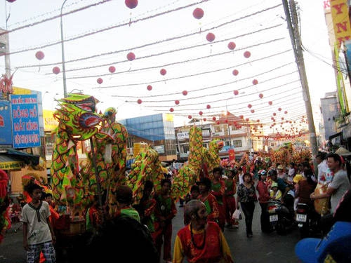 ram-thang-gieng-den-binh-duong-ruoc-kieu-ba-thien-hau-ivivu-7