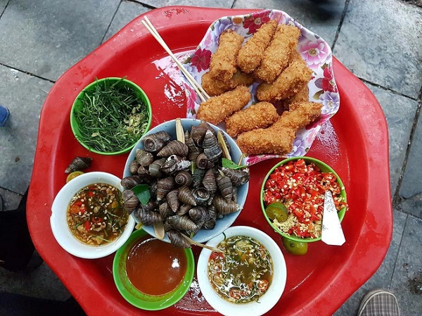 ret-cam-cam-chieu-ve-chi-em-nho-ru-nhau-qua-5-quan-oc-nong-ngon-co-tieng-o-ha-noi-ivivu-1