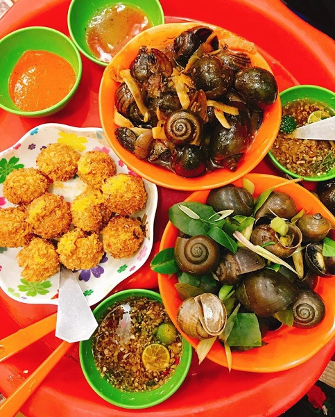 ret-cam-cam-chieu-ve-chi-em-nho-ru-nhau-qua-5-quan-oc-nong-ngon-co-tieng-o-ha-noi-ivivu-10