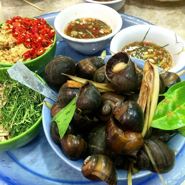 ret-cam-cam-chieu-ve-chi-em-nho-ru-nhau-qua-5-quan-oc-nong-ngon-co-tieng-o-ha-noi-ivivu-2