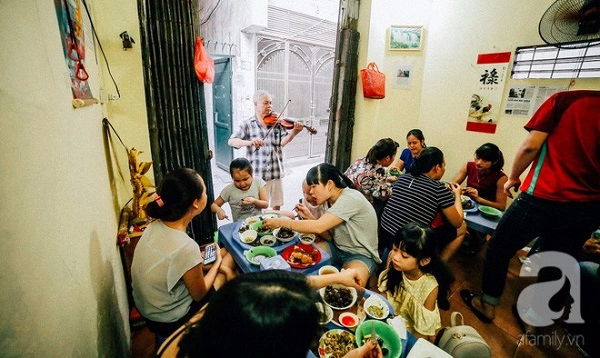 ret-cam-cam-chieu-ve-chi-em-nho-ru-nhau-qua-5-quan-oc-nong-ngon-co-tieng-o-ha-noi-ivivu-25