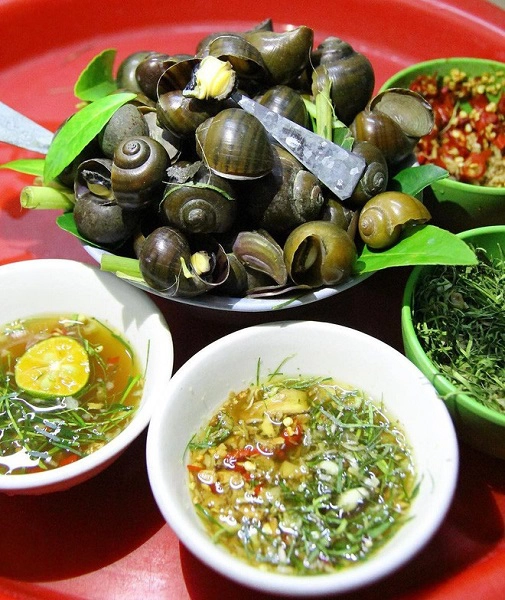 ret-cam-cam-chieu-ve-chi-em-nho-ru-nhau-qua-5-quan-oc-nong-ngon-co-tieng-o-ha-noi-ivivu-5