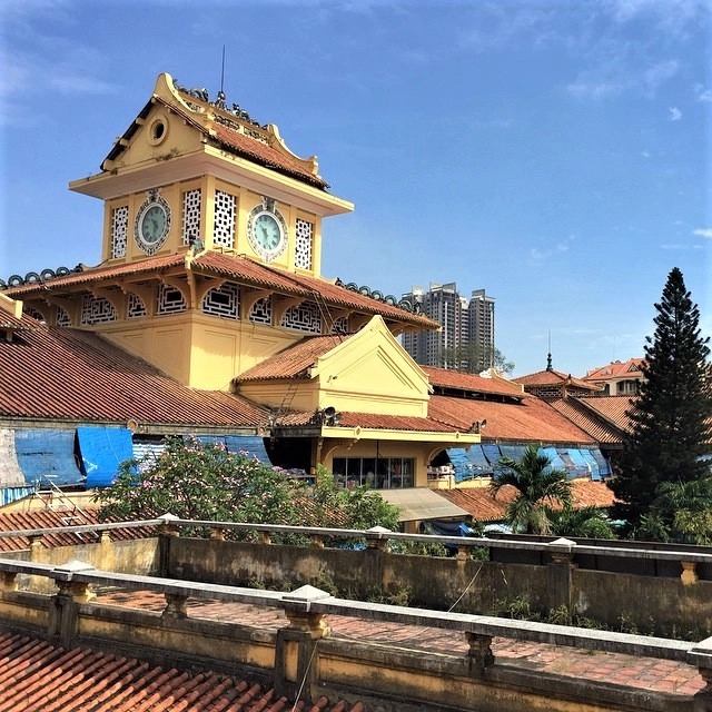 Chợ Bình Tây: Di tích cấp thành phố này còn được gọi là Chợ Lớn, hay Chợ Lớn Mới, có lịch sử gần trăm năm. Ảnh: @nicolasvaloteau. Chợ Bình Tây: Di tích cấp thành phố này còn được gọi là Chợ Lớn, hay Chợ Lớn Mới, có lịch sử gần trăm năm. Ảnh: @nicolasvaloteau.