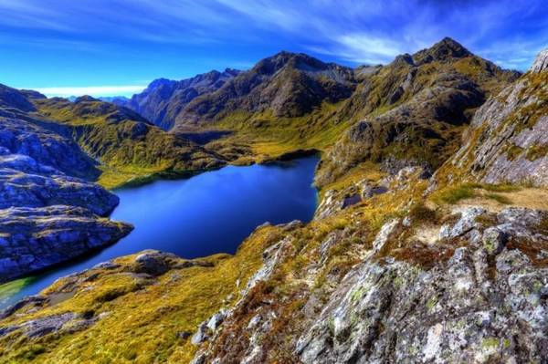 Hồ Harris trên đường Routeburn Track - Ảnh: stokedforsaturday