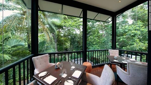 Du khách có thể dùng bữa ở nhà hàng Food for Thought, Haila hay Coner House giữa không gian xanh tươi, trong lành của vườn. Du khách có thể dùng bữa ở nhà hàng Food for Thought, Haila hay Coner House giữa không gian xanh tươi, trong lành của vườn.