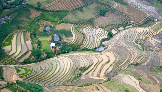 Khách muốn trải nghiệm cần đăng ký trước, phí bay đôi là 1,7 triệu đồng. Mỗi ngày các phi công sẽ phục vụ khoảng 100 khách, tùy thuộc vào điều kiện thời tiết. Khoảng 70 phi công trong và ngoài nước tham gia sự kiện này. Ảnh: Phạm Duy Thanh Khách muốn trải nghiệm cần đăng ký trước, phí bay đôi là 1,7 triệu đồng. Mỗi ngày các phi công sẽ phục vụ khoảng 100 khách, tùy thuộc vào điều kiện thời tiết. Khoảng 70 phi công trong và ngoài nước tham gia sự kiện này. Ảnh: Phạm Duy Thanh