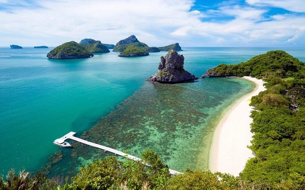 Ko Samui, Thái Lan Hòn đảo Koh Samui hấp dẫn du khách bởi cát trắng mịn, nước xanh trong như ngọc, những rặng dừa yên bình và cả các resort 5 sao. Hãy tới miền nam đảo để tìm hiểu đời sống làng chài, hoặc chèo thuyền nhẹ nhàng khám phá các núi đá vôi ở Vườn quốc gia Ang Thong. Ko Samui, Thái Lan Hòn đảo Koh Samui hấp dẫn du khách bởi cát trắng mịn, nước xanh trong như ngọc, những rặng dừa yên bình và cả các resort 5 sao. Hãy tới miền nam đảo để tìm hiểu đời sống làng chài, hoặc chèo thuyền nhẹ nhàng khám phá các núi đá vôi ở Vườn quốc gia Ang Thong.