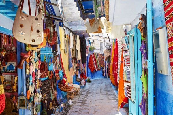 Marrakech, Ma-rốc: Marrakech là một trong những thành phố sắc màu nhất thế giới. Khu phố trung tâm có nhiều cửa hàng bán đồ lưu niệm và ẩm thực.